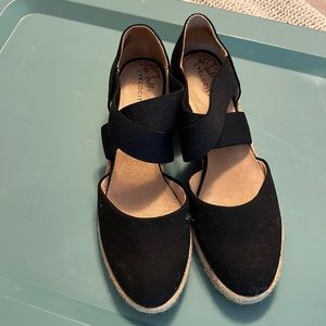 Black closed toe wedge